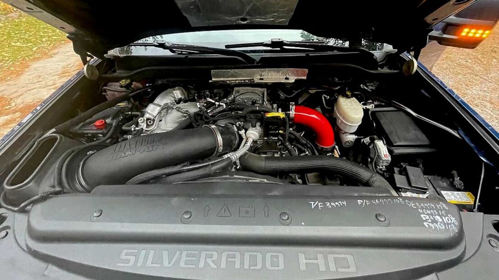 The Banks Ram-Air intake and elbow make this engine compartment shine!