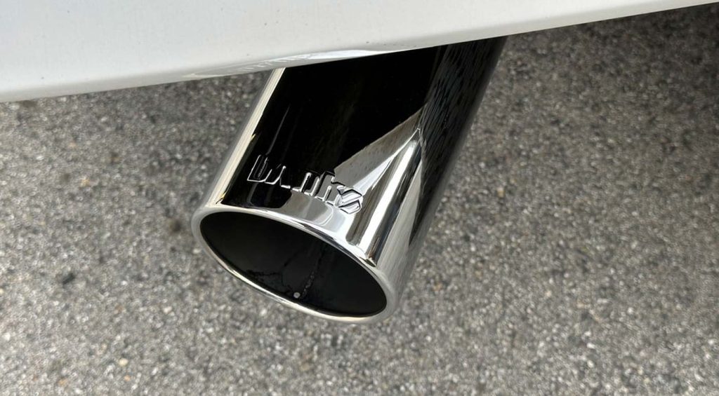 The Banks exhaust tip makes the Ford look even more flawless.