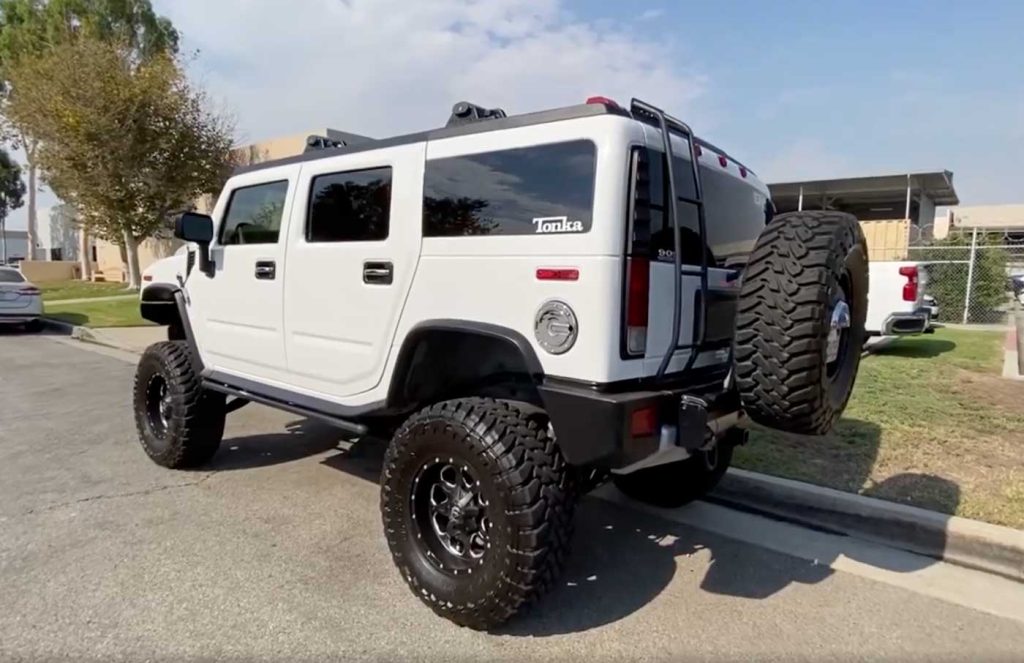 white hummer h2 lifted