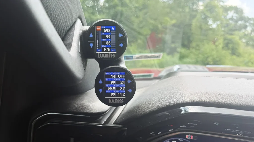 Derringer tuner and iDash Pro installed in Silverado
