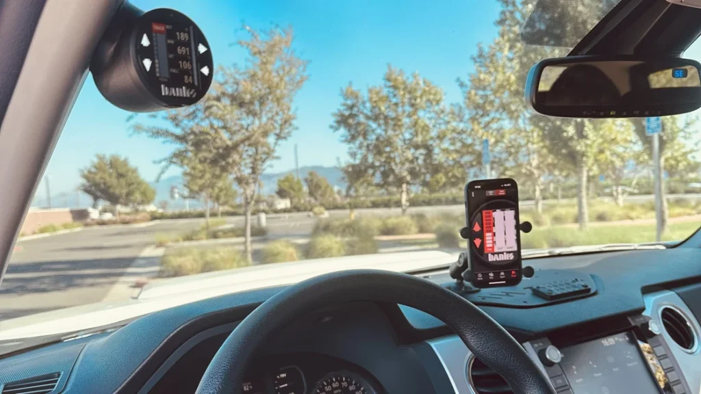 iDash Pro performance monitor on A-pillar mount
Toyota Tundra with Banks throttle response upgrade