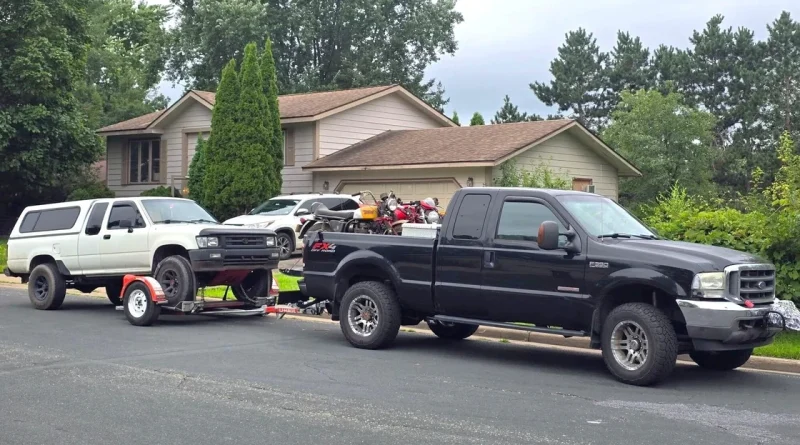 Ford F-350 towing trailer with Banks diff cover protection